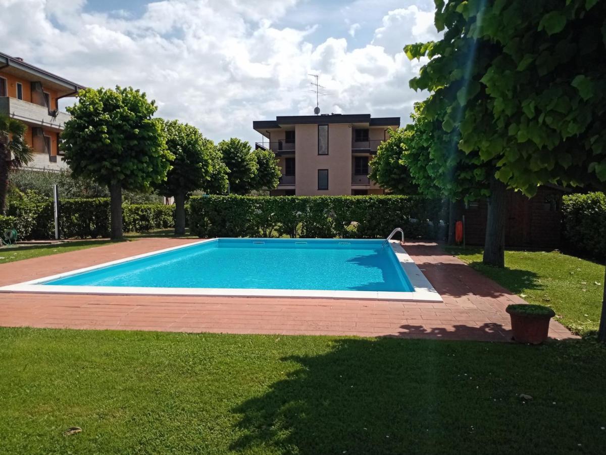 Casa Lugana 15 - Monolocale Con Piscina Fronte Lago Сирмионе Екстериор снимка
